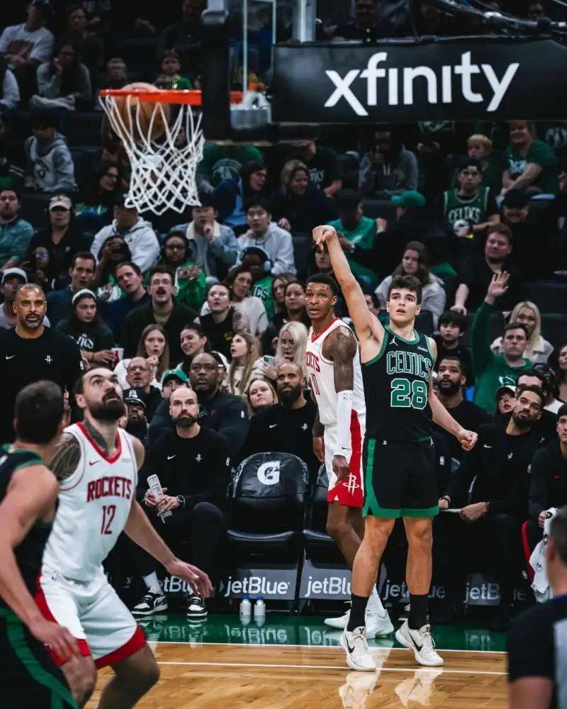 青岛队力克凯尔特人,西亚卡姆高光表现 青岛队力克凯尔特人,西亚卡姆高光表现