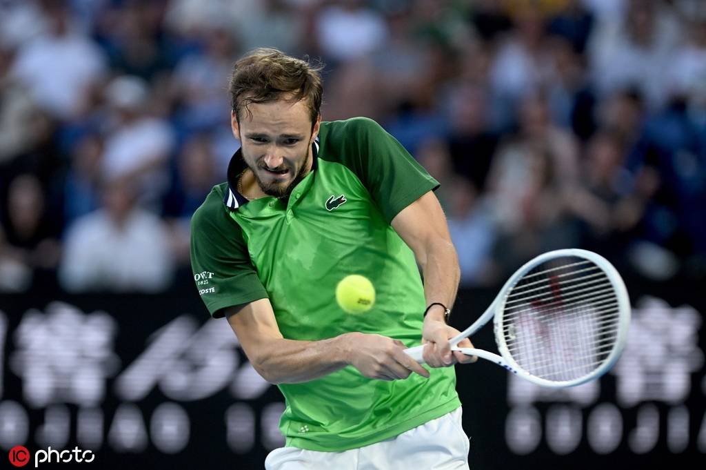 拉沃尔杯绝杀澳网,梅德韦杰夫刷新纪录 拉沃尔杯绝杀澳网,梅德韦杰夫刷新纪录