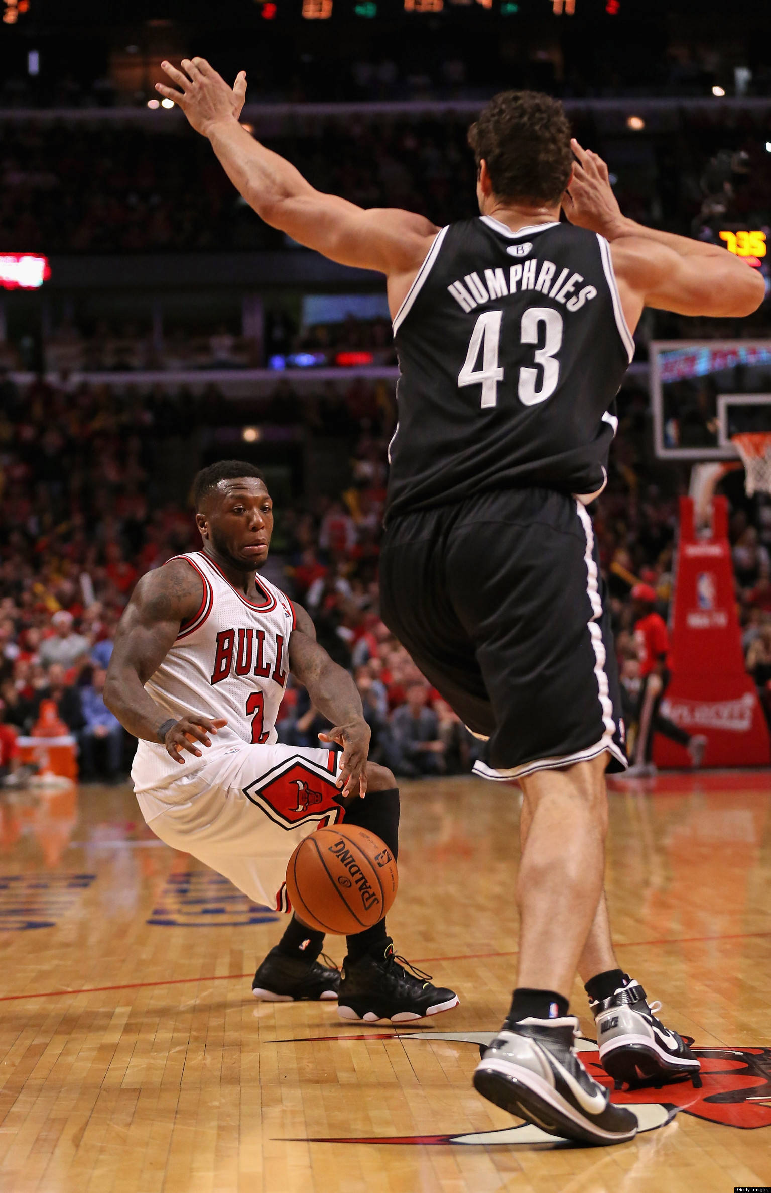 福建队轻取热火，米切尔点燃赛场