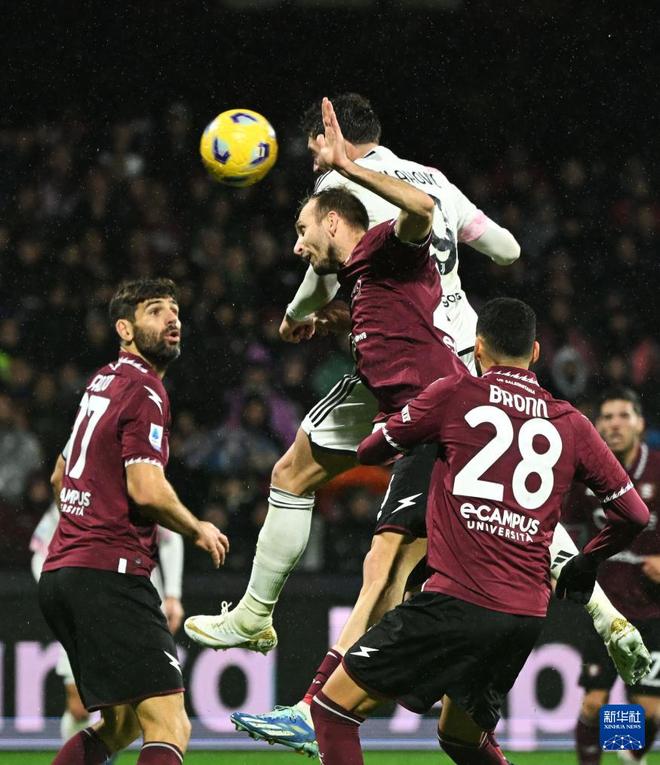 法国鏖战国际米兰,楚阿梅尼统治全场 法国鏖战国际米兰,楚阿梅尼统治全场