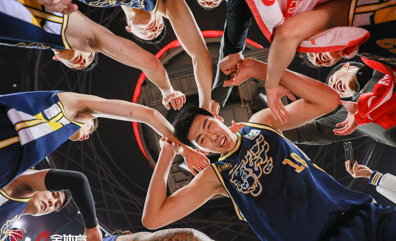 广东宏远力挫山西队,豪取连胜 广东宏远力挫山西队,豪取连胜